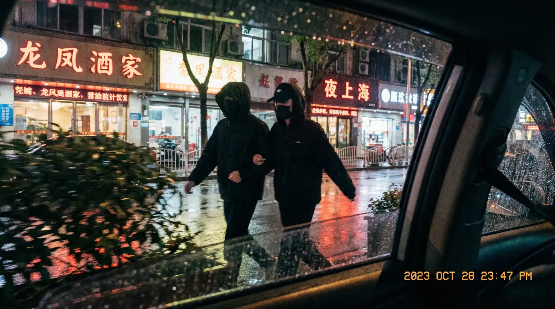 辛尤里-热门绘画作品集|最新发布|免费欣赏 - 顶流明星深夜密会现场抓拍照片